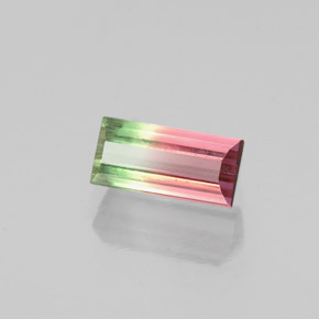 0.68カラットの天然ウォーターメロントルマリン（7.1×3.4 mm・バゲット）