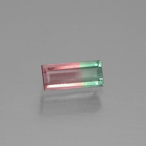 0.50カラットの天然バイカラートルマリン（6.8×2.9 mm・バゲット）