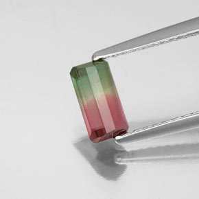 0.72カラットの天然ウォーターメロントルマリン（7×3.7 mm・エメラルドカット）