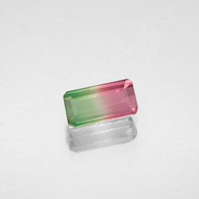 0.76カラットの天然ウォーターメロントルマリン（7×3.6 mm・エメラルドカット）