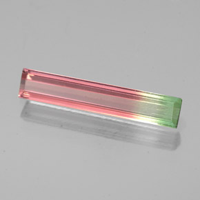 0.93カラットの天然ウォーターメロントルマリン（15.9×3 mm・バゲット）
