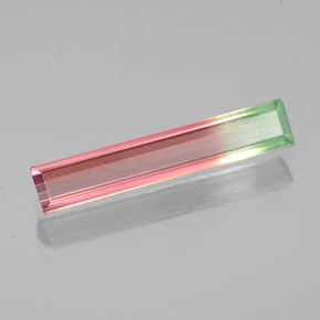 0.93カラットの天然ウォーターメロントルマリン（15.9×3 mm・バゲット）