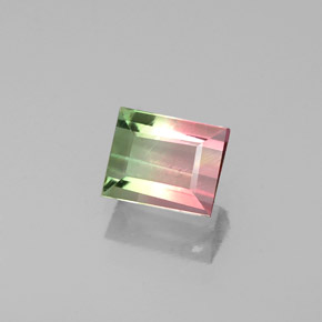 0.69カラットの天然ウォーターメロントルマリン（5.6×4.5 mm・バゲット）