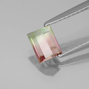 0.69カラットの天然ウォーターメロントルマリン（5.6×4.5 mm・バゲット）