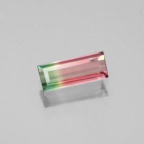 0.39カラットの天然ウォーターメロントルマリン（7.1×2.9 mm・バゲット）