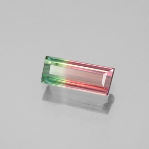 0.39カラットの天然ウォーターメロントルマリン（7.1×2.9 mm・バゲット）