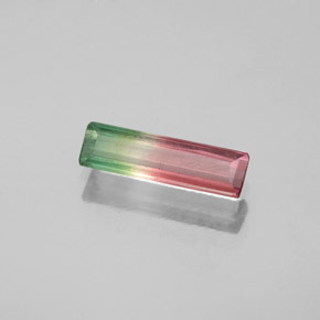 0.53カラットの天然ウォーターメロントルマリン（9.7×2.7 mm・エメラルドカット）