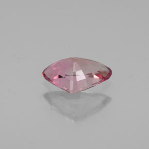 0.70カラットの天然ピンクローズトルマリン（7.8×5 mm・トリリアント）