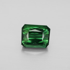 2.64カラットの天然ダークグリーントルマリン（8.7×7 mm・エメラルドカット）