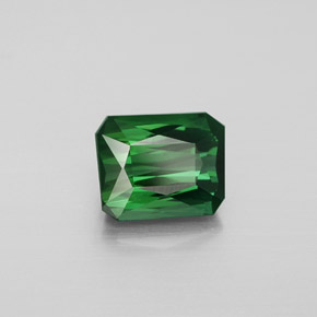 2.64カラットの天然ダークグリーントルマリン（8.7×7 mm・エメラルドカット）