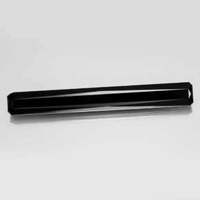 19.32カラットの天然黒トルマリン（53.3×6.7 mm・エメラルドカット）