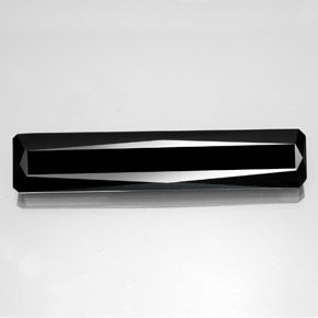 37.68カラットの天然黒トルマリン（52.4×10.7 mm・エメラルドカット）