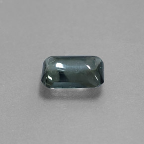 1.37カラットの天然グリーングレートルマリン（8.3×5.6 mm・透明）