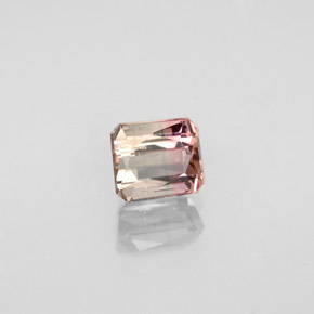 0.73カラットの天然バイカラートルマリン（5.2×4.6 mm・エメラルドカット）