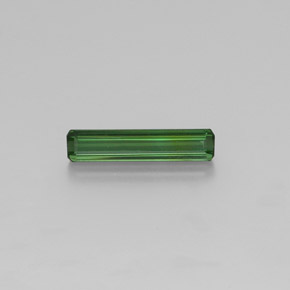 1.74カラットの天然グリーントルマリン（15.9×3.5 mm・エメラルドカット）