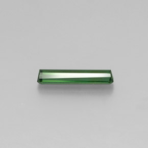 1.74カラットの天然グリーントルマリン（15.9×3.5 mm・エメラルドカット）