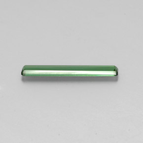1.51カラットの天然グリーントルマリン（20.7×3.4 mm・エメラルドカット）