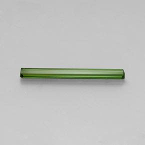 1.75カラットの天然グリーントルマリン（26.1×2.7 mm・エメラルドカット）
