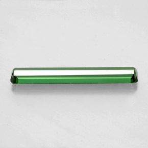 1.60カラットの天然ミディアムグリーントルマリン（19.7×3.3 mm・エメラルドカット）