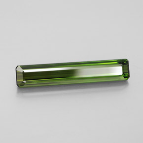 3.12カラットの天然フォレストグリーントルマリン（21.3×4 mm・エメラルドカット）