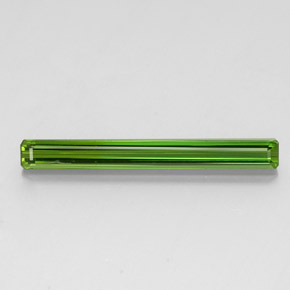 3.07カラットの天然フォレストグリーントルマリン（29.5×3.3 mm・エメラルドカット）