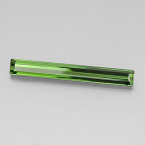 3.15カラットの天然ミディアムグリーントルマリン（28.3×3.6 mm・エメラルドカット）