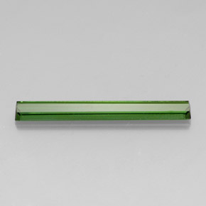 3.15カラットの天然ミディアムグリーントルマリン（28.3×3.6 mm・エメラルドカット）