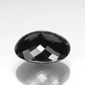 28.81カラットの天然黒トルマリン（21.3×17.2 mm・オーバルカット）