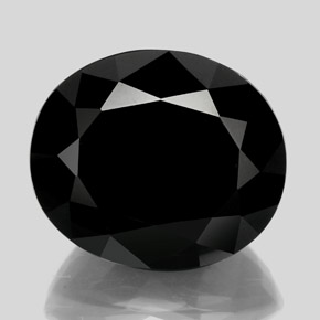 88.82カラットの天然黒トルマリン（29.1×24.8 mm・オーバルカット）