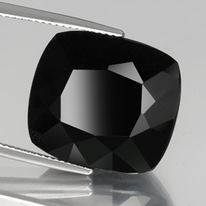 26.13カラットの天然黒トルマリン（19.1×17.2 mm・クッションカット）