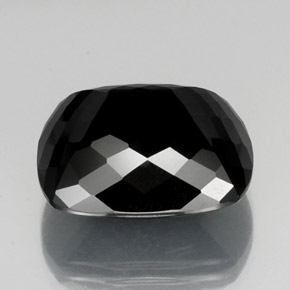 26.13カラットの天然黒トルマリン（19.1×17.2 mm・クッションカット）