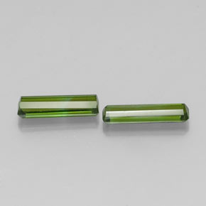 カラットの天然グリーントルマリン（10.5×3.1 mm・エメラルドカット）