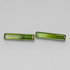 カラットの天然グリーントルマリン（14.4×2.8 mm・エメラルドカット）