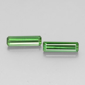 カラットの天然グリーントルマリン（10.5×3.1 mm・エメラルドカット）
