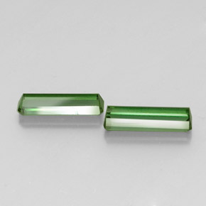 カラットの天然グリーントルマリン（10.5×3.1 mm・エメラルドカット）