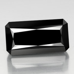 38.90カラットの天然黒トルマリン（25.2×13.3 mm・エメラルドカット）