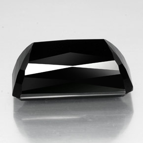 38.90カラットの天然黒トルマリン（25.2×13.3 mm・エメラルドカット）