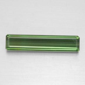 2.11カラットの天然ディープグリーントルマリン（19.1×4.1 mm・エメラルドカット）