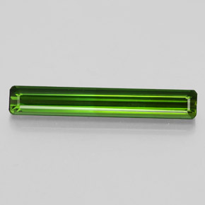 2.46カラットの天然グリーントルマリン（22.6×3.5 mm・エメラルドカット）