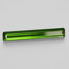 2.46カラットの天然グリーントルマリン（22.6×3.5 mm・エメラルドカット）