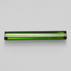 2.46カラットの天然グリーントルマリン（22.6×3.5 mm・エメラルドカット）