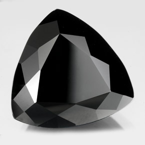 16.90カラットの天然黒トルマリン（16.3×15.9 mm・トリリアント）