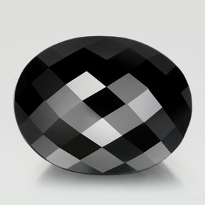 19.88カラットの天然黒トルマリン（17.9×13.9 mm・オーバルカット）