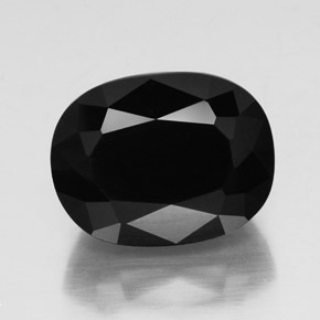 24.64カラットの天然黒トルマリン（18.7×14.3 mm・オーバルカット）