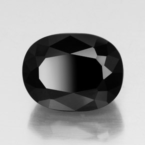 24.64カラットの天然黒トルマリン（18.7×14.3 mm・オーバルカット）