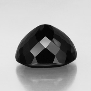 24.64カラットの天然黒トルマリン（18.7×14.3 mm・オーバルカット）