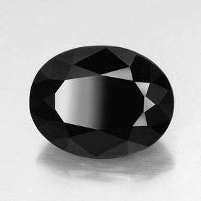 20.48カラットの天然黒トルマリン（19.5×15.1 mm・オーバルカット）