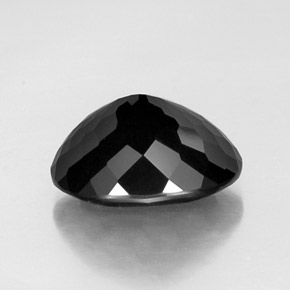 6.99カラットの天然黒トルマリン（13.2×10.5 mm・オーバルカット）