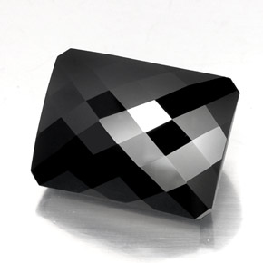 31.26カラットの天然黒トルマリン（19.6×14.8 mm・エメラルドカット）