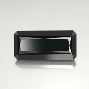 61.48カラットの天然黒トルマリン（33.6×15.8 mm・エメラルドカット）